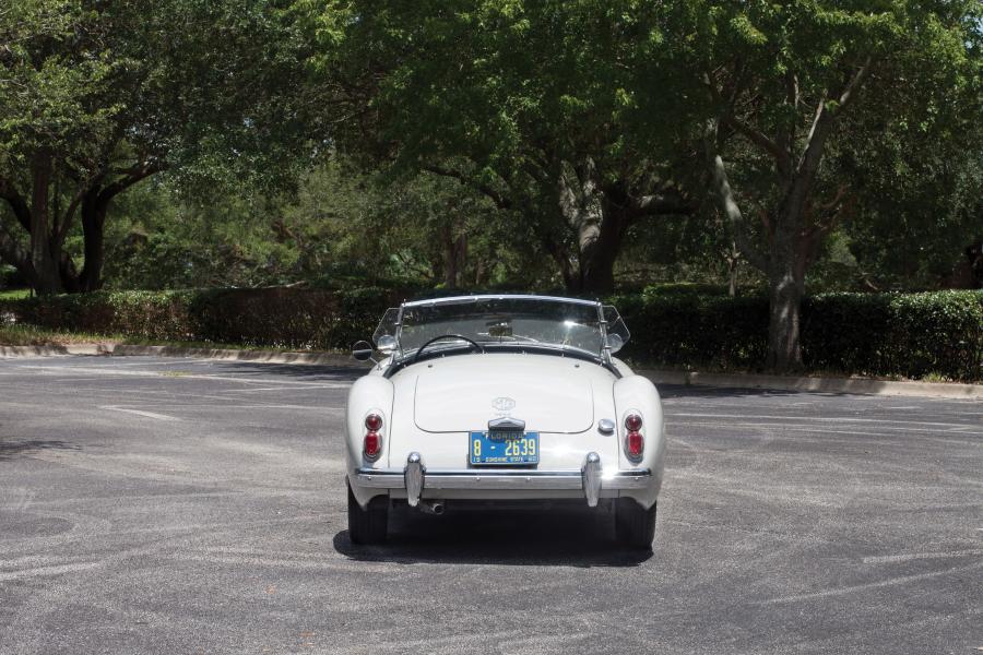  MGA 1600 Mk I Roadster 1960 года  (фото 8 из 17)